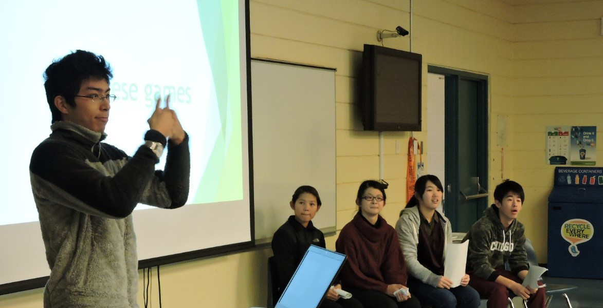 A student from Toyohashi sister shcool gives a presentation to MSD students