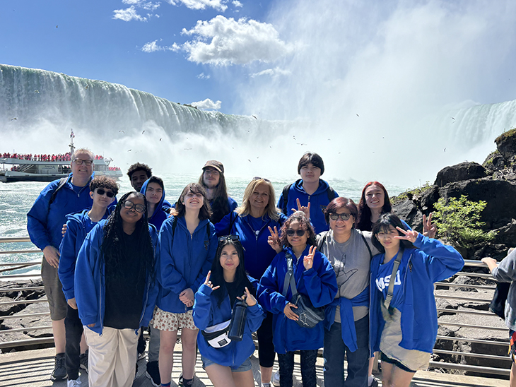 Manitoba School for the Deaf - Youth Canada Tournament for the Deaf team in front of Niagara Falls